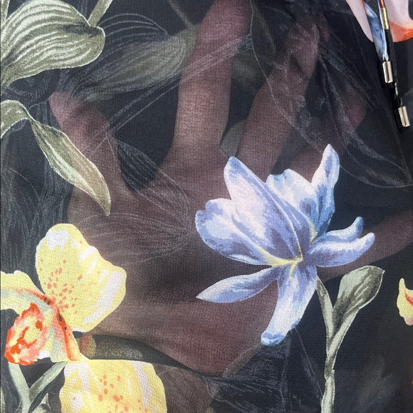 NWT White House Black Market Beautiful Black Floral Sheer Blouse M - Picture 8 of 11